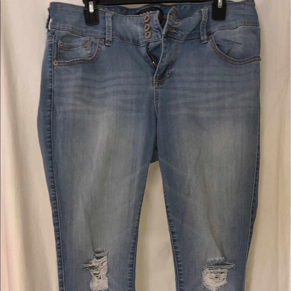 Distressed jeans Torrid
